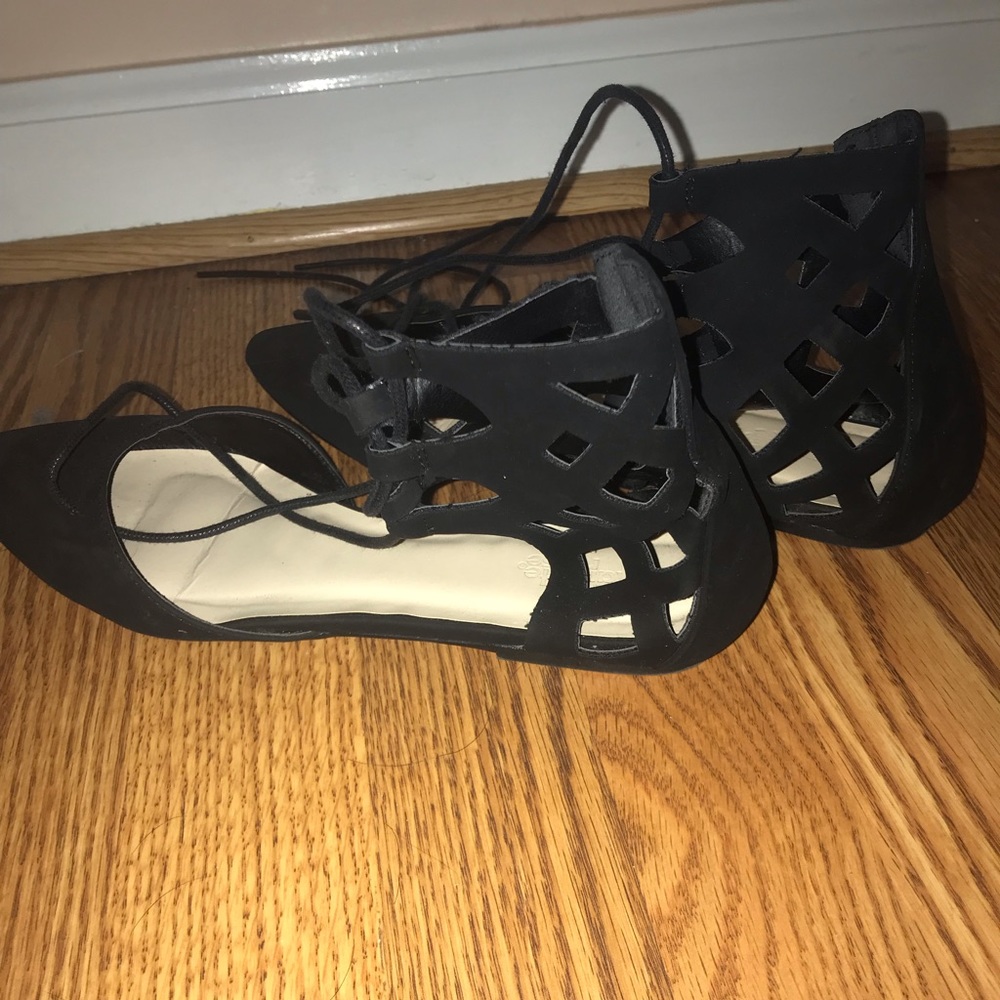 Tie up shoes